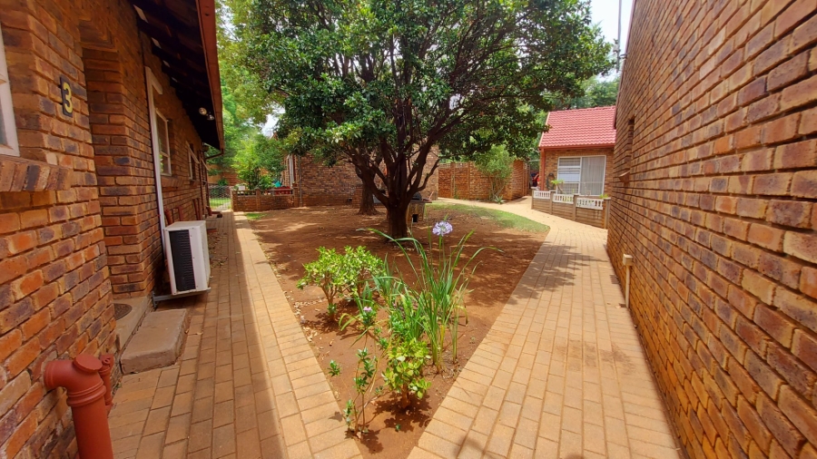 1 Bedroom Property for Sale in Meerhof North West